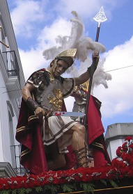 Soldado-Romano-de-rodillas-con-espada-y-lanza.-Misterio-Cristo-Resucitado.-Pozoblanco-Cordoba-2002_5